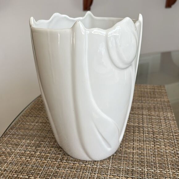 Colony Crafts La Tulipe White Vase Handcrafted in Portugal - Picture 4 of 6